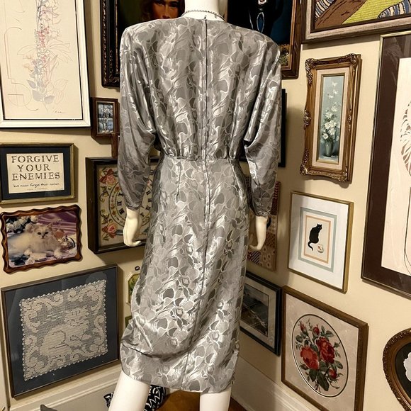 80s Vintage Jodi Schwartz Silver Gray Silky Abstract Jacquard Sculptured Dress - Picture 3 of 5